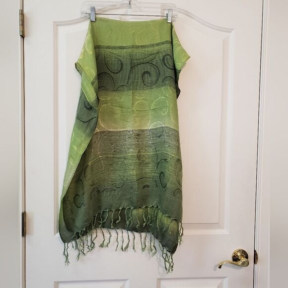 Green Patterned Shawl - Picture 2 of 4